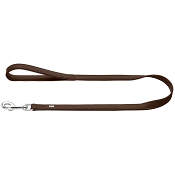 Braune, gepolsterte Lederhundeleine mit silbernem Karabinerhaken und kleinem Metallmarkenanhänger.