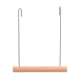 Holzstange mit Metallhaken zum Aufhängen, entworfen für Vögel oder kleine Haustiere.