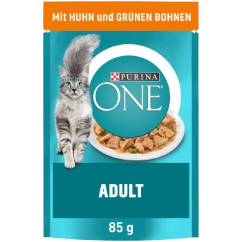 Purina ONE Katzenfutterverpackung mit einer flauschigen grauen Katze, einer Schüssel mit Nassfutter und dem Text "Mit Huhn und Grünen Bohnen," "ADULT," und "85 g."