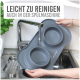 Silikon-Futtermatte für Haustiere mit zwei Schalen, die unter einem Wasserhahn abgespült wird; der Text lautet: "Leicht zu reinigen auch in der Spülmaschine."