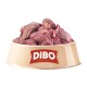 Eine beige Schale für Tierfutter, gefüllt mit rohen Fleischstücken, markiert mit "DIBO" und dem Slogan "Für die Besten das Beste."