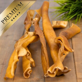 Hochwertige Hundekauartikel auf einer Holzoberfläche präsentiert, mit einem goldenen "PREMIUM"-Abzeichen in der Ecke.