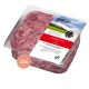 Verpacktes rohes Rindfleisch für Hunde mit der Aufschrift "proCani by nature", mit einem malerischen Hintergrund und dem Text "Rindfleisch pur - Pure Beef."