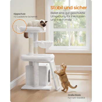 Weißer Kratzbaum mit weißer Katze oben und orangefarbener Tabby auf der Rampe; sichtbarer deutscher Text: 'Stabil und sicher'