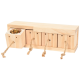 Distributeur de nourriture pour animaux en bois avec quatre compartiments et un petit bol rempli de friandises mélangées, conçu pour une alimentation interactive.