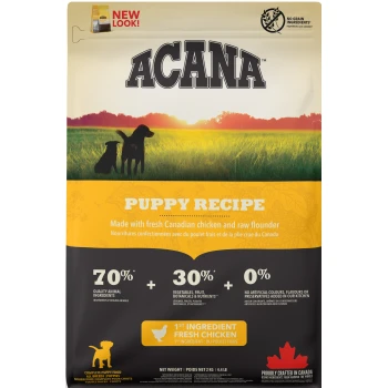 Puppy Recipe 2 kg ACANA Puppy Recipe Beutel mit zwei Hunden in einem Sonnenuntergangsfeld, die 70% tierische Zutaten, 30% Gemüse und keine künstlichen Zusatzstoffe zeigen.