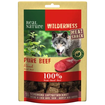 Packung mit Real Nature Wilderness Pure Beef Fleischsnack für Haustiere, mit einem Wolfbild, dem Text '100% Rind - Bœuf - Beef' und natürlichen Zutaten.
