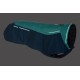 Ein Hundemantel in Teal und Marineblau, mit reflektierenden Streifen und dem Markennamen "RUFFWEAR" deutlich sichtbar.