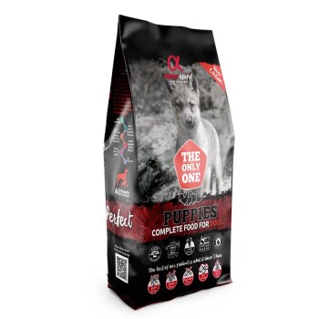 Tüte Welpenfutter mit Welpenfoto und roten Akzenten, beschriftet mit ‚THE ONLY ONE‘ und ‚PUPPIES COMPLETE FOOD FOR DOGS‘.