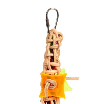 Buntes Haustierspielzeug mit einem geflochtenen Lederdesign und plastischen sternförmigen Anhängern in Orange und Grün.