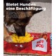 Ein Deutscher Schäferhund schnüffelt an einer bunten, fast-food-inspirierten Haustiermatte mit einem lächelnden Ketchupbehälter und einem plüschigen Hotdog, um die Interaktion mit Hunden zu fördern.