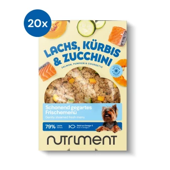 Haustierfutterverpackung mit Lachs, Kürbis und Zucchini. Der Text enthält "79% Lachs", "Sanft gedämpftes frisches Menü" und "Reich an Omega-3."