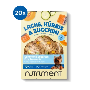 Haustierfutterverpackung mit Lachs, Kürbis und Zucchini. Der Text enthält "79% Lachs", "Sanft gedämpftes frisches Menü" und "Reich an Omega-3."