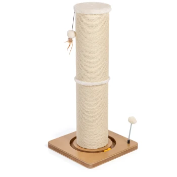 Kratzstamm Carla braun/ beige Kratzbaum für Katzen mit weichem Oberteil, sisalummanteltem Säulen und einer Basis mit einem verspielten Ball und gelben Spielzeugen.