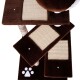 Brauner Katzenbaum mit mehreren Plattformen, ausgestattet mit Sisal-Kratzpfosten und einem Pfotenabdruckdesign an der Basis.