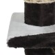Nahaufnahme eines Katzenbaums mit einer plüschigen schwarz-weißen Plattform und einem mit Sisal umwickelten Pfosten zum Kratzen.
