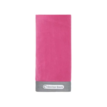 Ein rosa Haustierhandtuch mit einem grauen Boden, das das Logo "Doctor Bark" zeigt.
