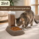 Getigerte Katze frisst aus dem GarPet 2in1 Futterspender auf dem Teppich, sichtbare Texte: '2in1', 'Futter- und Wasserspender', 'Eat & Drink'.