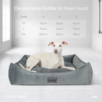 Ein weißer Hund ruht sich auf einem grauen Haustierbett aus, mit einer Größentabelle für Hundebetten, die oben angezeigt wird und die Maße für M, L und XXL zeigt.