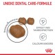 Bruine tandheelkundige brokjes met een cirkelvormige maatstaf, gelabeld 'UNIEKE DENTAL CARE-FORMULE,' met tandheelkundige voordelen.
