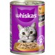 Gros plan sur le visage d'un chat tigré gris sur une boîte de Whiskas, avec un bol de nourriture humide. Texte : "mit Geflügel in Sauce" et "100% Geschmack."