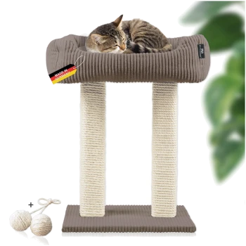 Ein gemütlicher Katzenbaum mit einem weichen, erhöhten Bett und zwei mit Sisal umwickelten Kratzpfosten, mit einem "Made in Germany"-Etikett.