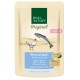Tüte mit Real Nature Original-Katzenfutter mit Hähnchen und Lachs, mit Illustrationen und Text zu Zutaten und Vorteilen.