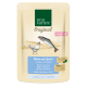 Tüte mit Real Nature Original-Katzenfutter mit Hähnchen und Lachs, mit Illustrationen und Text zu Zutaten und Vorteilen.