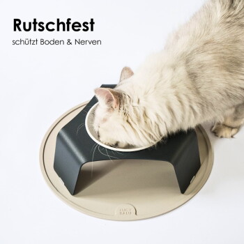 Drei Futtermatten für Haustiere in modernen Farben: beige, dunkelgrau und hellrosa, mit "LUCY BALU"-Prägung an den Rändern.