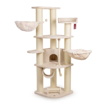 Kratzbaum Dawson beige Katzenbaum mit mehreren Ebenen, weichem cremefarbenem Stoff, zwei hängenden Körben, Kratzsäulen und einem Seilspielzeug.