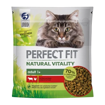 Katzenfutterbeutel mit einer Nahaufnahme des Gesichts einer flauschigen Katze, beschriftet mit "Perfect Fit Natural Vitality," mit "adult 1+" und "70% protein" Text.