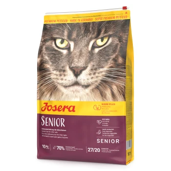 Nahaufnahme des Gesichts einer Katze auf einer Tüte Josera Senior Katzenfutter, die Vorteile wie Anti-Aging und leichte Verdaulichkeit hervorhebt.