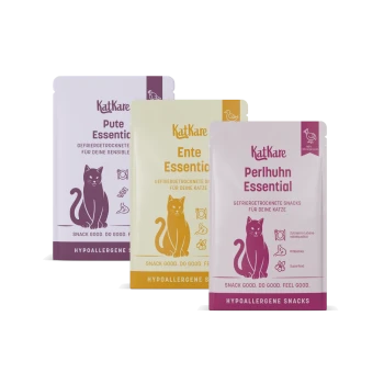 Drei KatKare Katzen-Snack-Tütchen — Pute, Ente, Perlhuhn Essential. Sichtbarer Text: 'Hypoallergene Snacks' und 'Snack good. Do good. Feel good.'