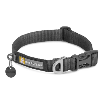 Front Range™ Halsband grau L Ein grauer Hundehalsband von Ruffwear mit einer stabilen Schnalle, verstellbarem Riemen und einem Anhänger mit dem Ruffwear-Logo.