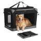 Schwarze weiche Transporttasche für Haustiere mit Mesh-Fenstern und Griffen, Golden Retriever innen, daneben zusammengefaltete Box.