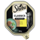 Sheba Classics Katzenfutter in Pastete, mit Ente und Huhn, 85g Verpackung mit einem grünen Teller mit Futter und Kräutern.