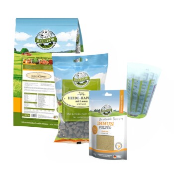 Bellfor Tiernahrungs-Kollektion: 'Heide-Schmaus' Trockenfutter, 'Heide-Happen' Lamm-Leckerlis, 'Immunsupport' Pulver und ein Messbecher.