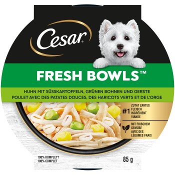Étiquette Cesar Fresh Bowls : Westie blanc, texte « FRESH BOWLS™ », poulet effiloché avec petits pois et patate douce, 85 g