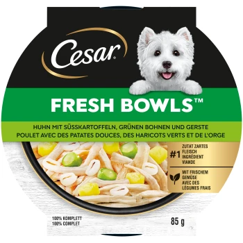 Étiquette Cesar Fresh Bowls : Westie blanc, texte « FRESH BOWLS™ », poulet effiloché avec petits pois et patate douce, 85 g