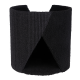 Schwarzes Haustierhöhlenbett mit weichem Fleece-Innenraum und strukturiertem Außenmaterial, mit einem dreieckigen Eingang für einfachen Zugang.