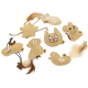 Eine Sammlung von sieben plüschigen Haustierspielzeugen in verschiedenen Tierformen, darunter eine Katze, eine Maus, ein Fisch und ein Stern, mit verspielten Designs und Texturen.