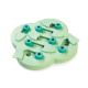 Grünes interaktives Hundepuzzle-Spielzeug in Form eines Frosches, mit gleitenden Fächern und blauen Stiften zum Verstecken von Leckereien.