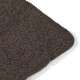Gros plan d'un lit pour animaux avec une surface en tissu brun texturé et un bord en polaire blanche douce.