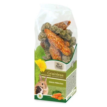 Un sac transparent de collations colorées en forme de carotte pour petits animaux, étiqueté "JR FARM Grainless Glücks-Möhrchen," avec un lapin et un cochon d'Inde.