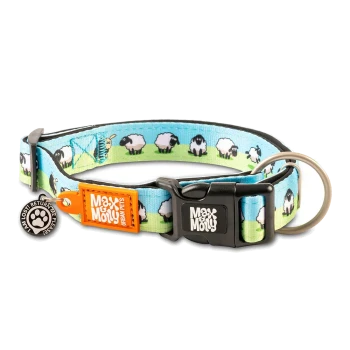 Blau-grünes Haustierhalsband mit Schafsmuster, schwarzer Schnalle, Metallring und orangefarbenem Anhänger mit der Aufschrift "Max & Molly Urban Pets."