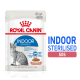 Torebka karmy dla kotów Royal Canin Indoor Sterilised, z szarym kotem tabby, z tekstem podkreślającym 'Indoor Sterilised' i '85 g/r'.