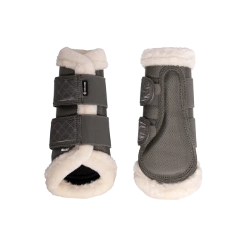 Graue Pferdeboots mit weichem weißen Fleece-Futter, ausgestattet mit verstellbaren Riemen für einen sicheren Sitz, aus zwei Blickwinkeln dargestellt.