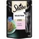 Torebka karmy dla kotów Sheba z szarym kotem, z miseczką łososia w sosie, oznaczoną "Selection in Sauce" i "mit Lachs au saumon", 85g.