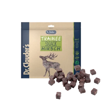 Dr. Clauder's Trainee Snack Hirsch Verpackung mit einer Silhouette eines Rehs, mit kleinen Würfeln von Reh-Leckerlis, die davor verstreut sind.