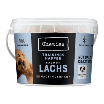Behälter mit Chewies Hundeleckerlis mit der Bezeichnung "Salmon Lachs", getreidefrei, hergestellt in Deutschland, mit einem verspielten Hundebild und Trainingstipps.